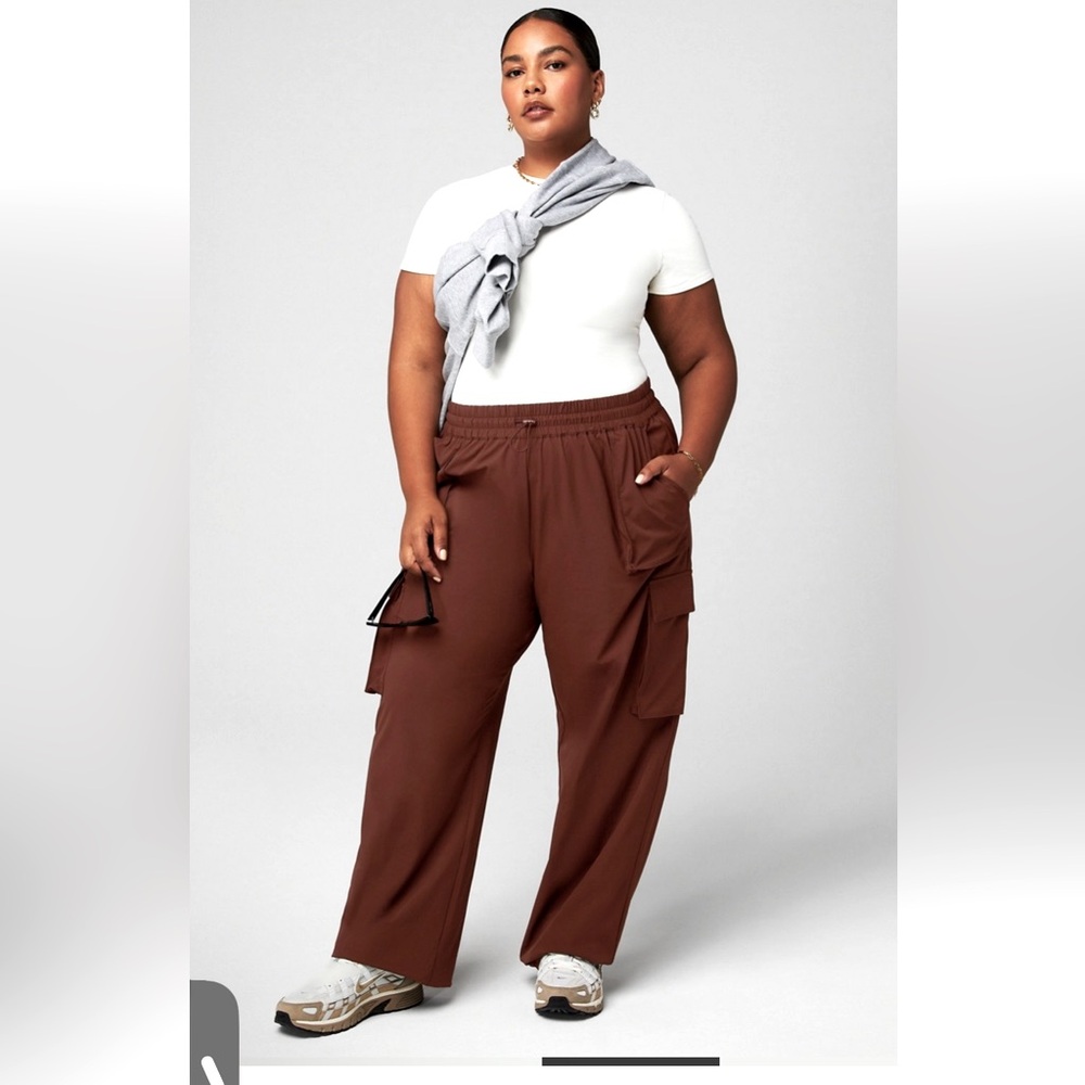 🤎❤️ NWT Fablectics 3X Plus Size
Heights Cargo Pant in the color Sepia 🤎❤️